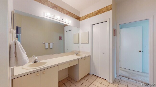 Building Photo - 761 W Sunbird Path