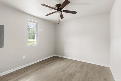 Building Photo - 1217 Pineview St