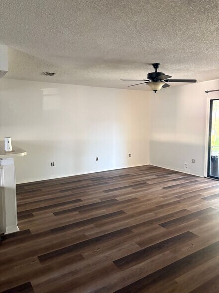 Building Photo - 1111 W Romaine Cir