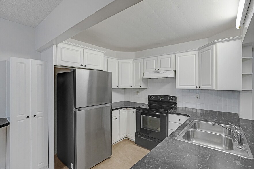 Building Photo - 447 NE 210th Circle Ter