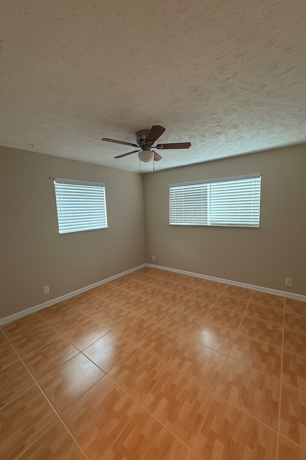 Building Photo - 44 W Arch Dr