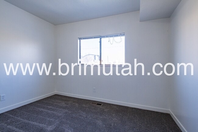 Building Photo - 1304 E 900 S