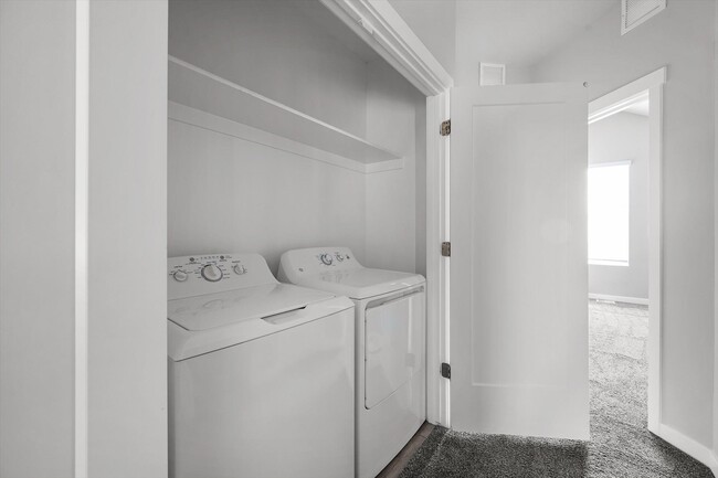 Building Photo - 721 E Zekes Ct