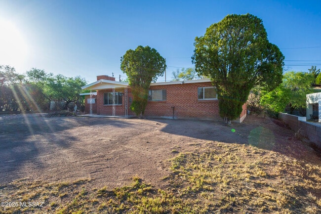 Building Photo - 535 N Cimarron St