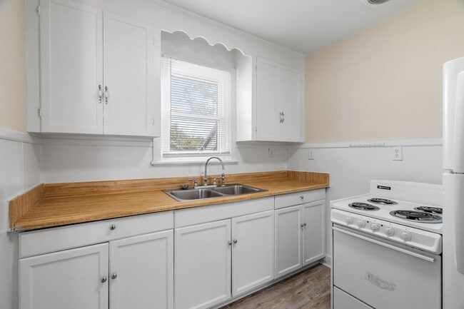 Building Photo - Portsmouth 2 bedroom -Ready Now