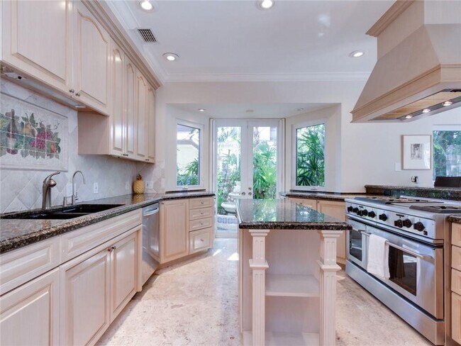 Building Photo - 615 Coral Way
