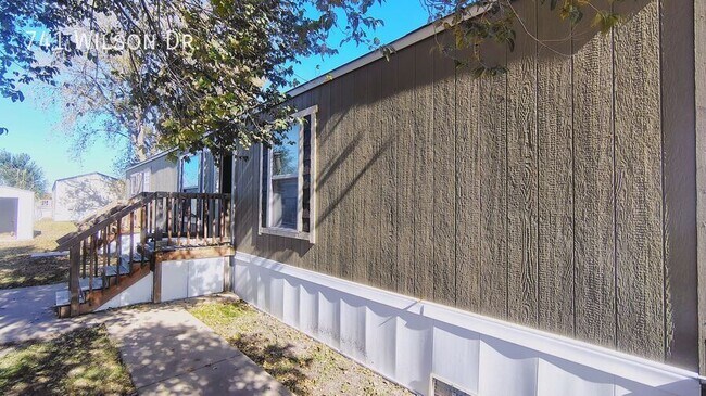 Building Photo - 741 Wilson Dr