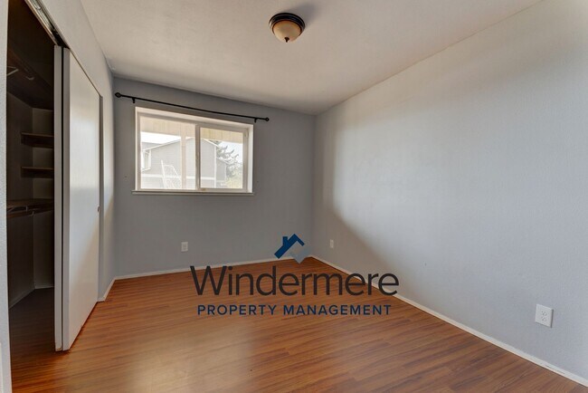 Building Photo - 3 Bedroom 2 Bath + Bonus Room Home with Stunning Water Views in Admirals Cove