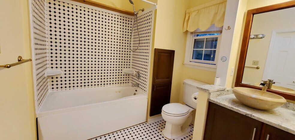 Building Photo - 3820 E Carlyle Ct