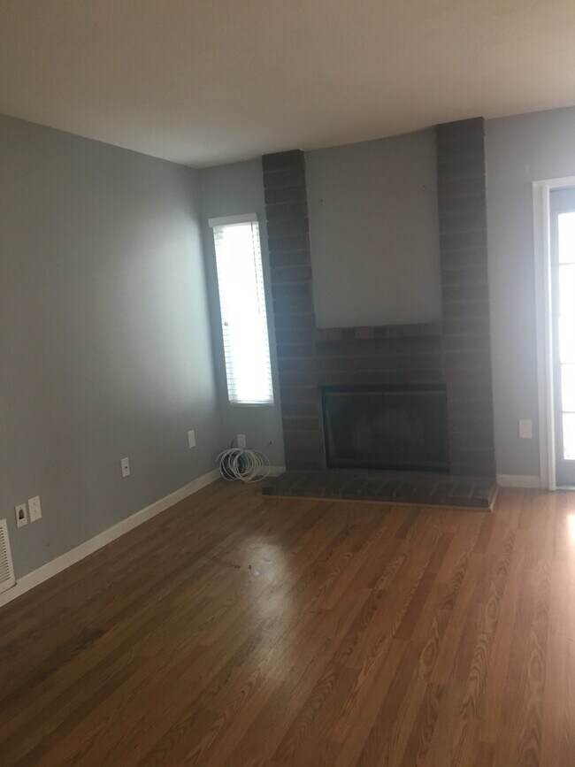 Building Photo - Coming Soon......Single Family Home! Solar Powered! Pet Friendly! Landscaper Included!