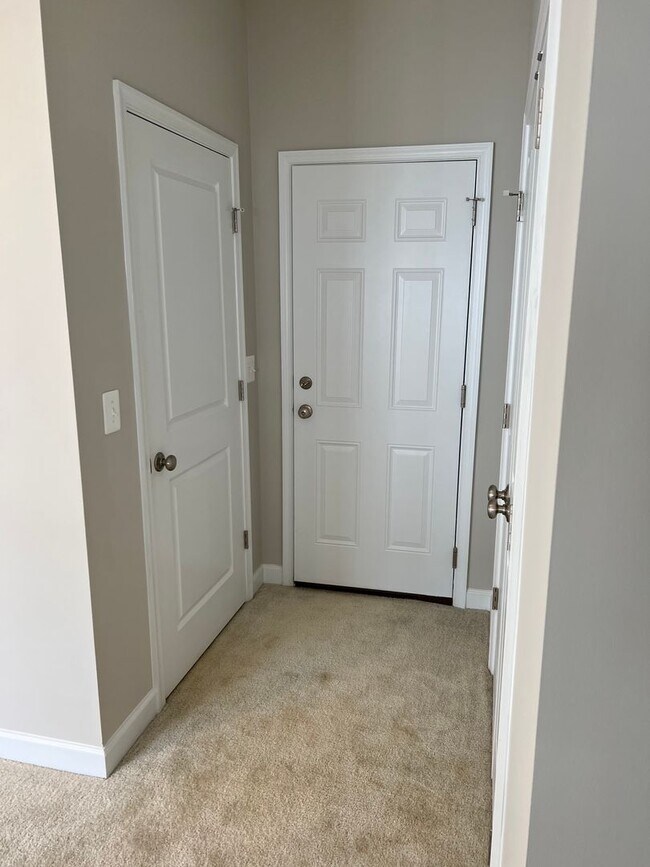 Building Photo - Townhouse for Rent in Preston Lake  *****F...