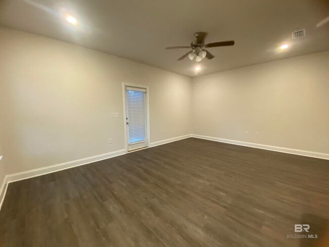 Building Photo - 6673 Spaniel Dr