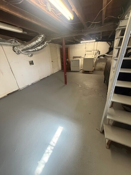 Walk out basement - 56 House St