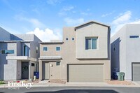 Building Photo - 2863 N Fair Oaks Ave