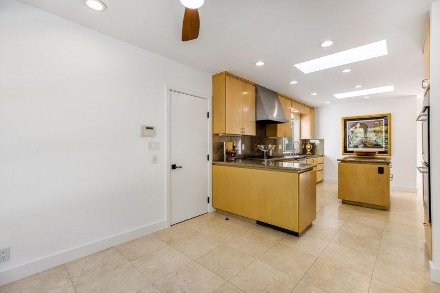 Building Photo - 341 Surfview Dr