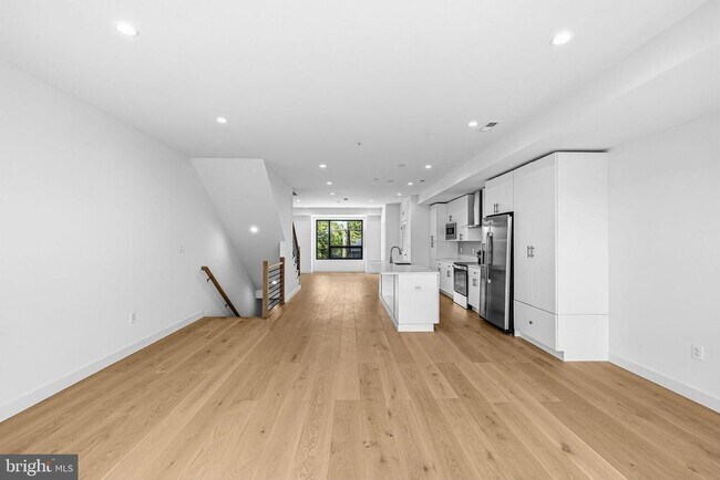 Building Photo - 2534 Elvans Rd SE