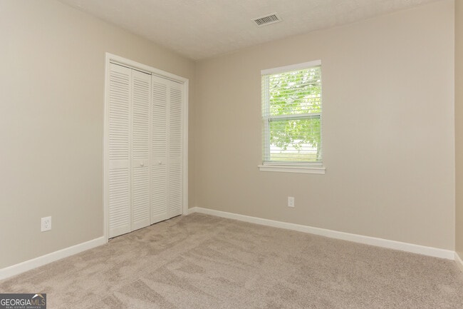 Building Photo - 5819 S Quail Dr