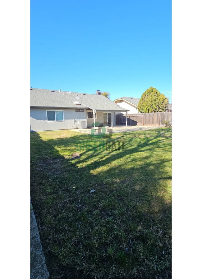Building Photo - Now Available! Spacious 3 Bedroom, 2 Bathroom Home.
