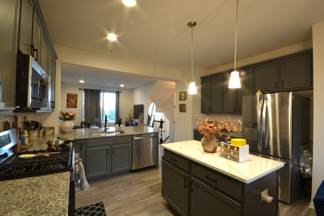 Building Photo - 3S624 Everton Dr