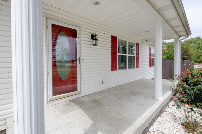 Building Photo - 16 Winding Oaks