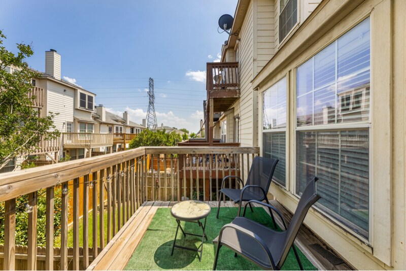 Building Photo - 3974 Fernando Dr