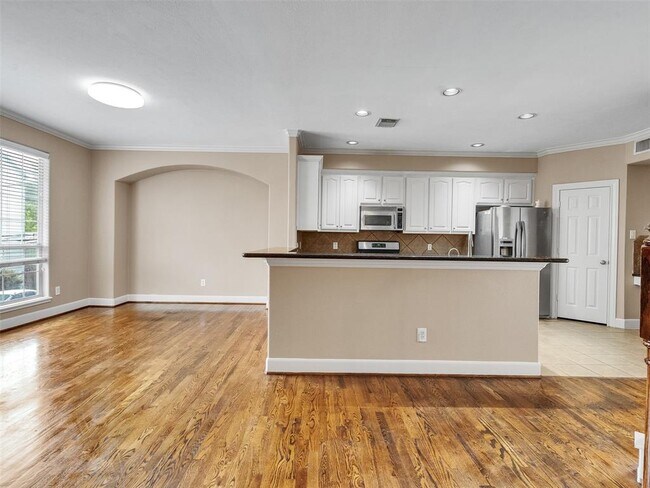 Building Photo - 4319 Lillian St