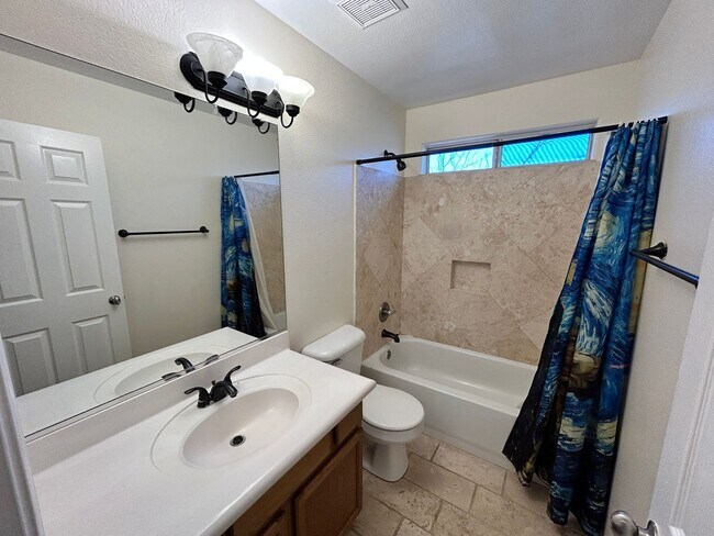 Building Photo - 3 Bed / 2.5 bath Gilbert Home with New Pai...