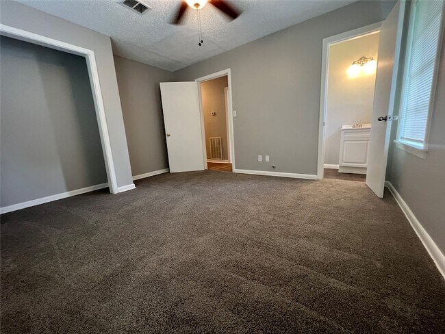 Building Photo - 2603 Goldenrod St