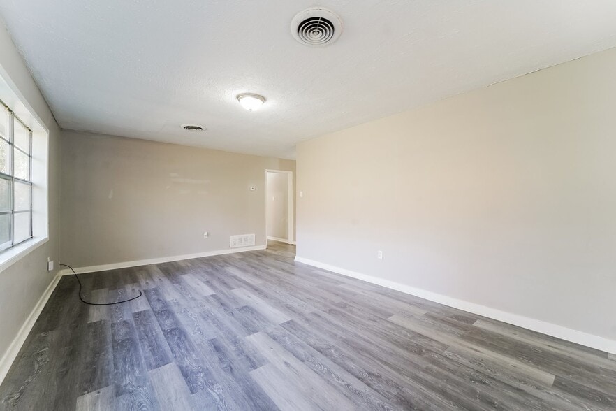 Building Photo - 522 Beaverbrook Dr