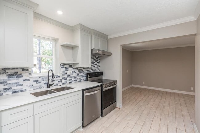 Building Photo - 185 El Pinto