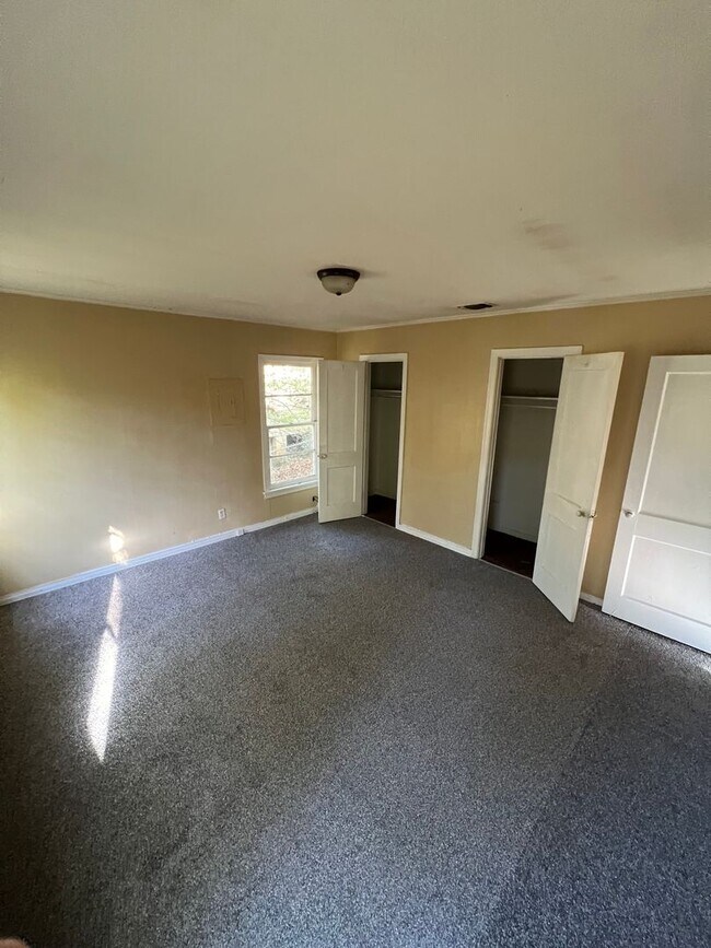 Building Photo - 2 bed/1bath