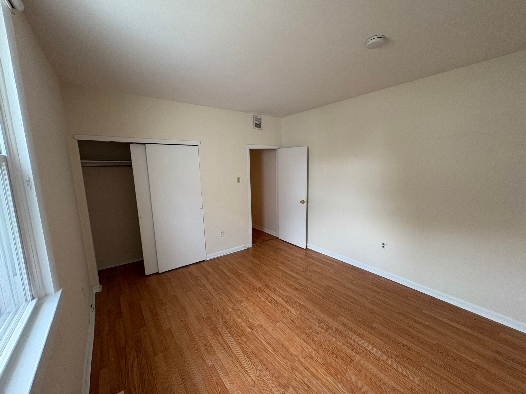 Building Photo - 631 Catharine St