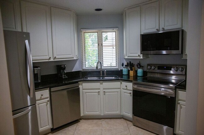 Building Photo - 2322 Boxwood Ln