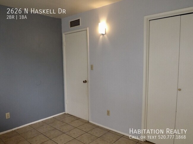 Building Photo - 2626 N Haskell Dr