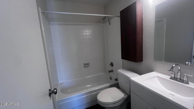 Building Photo - 3337 S Parkside Dr