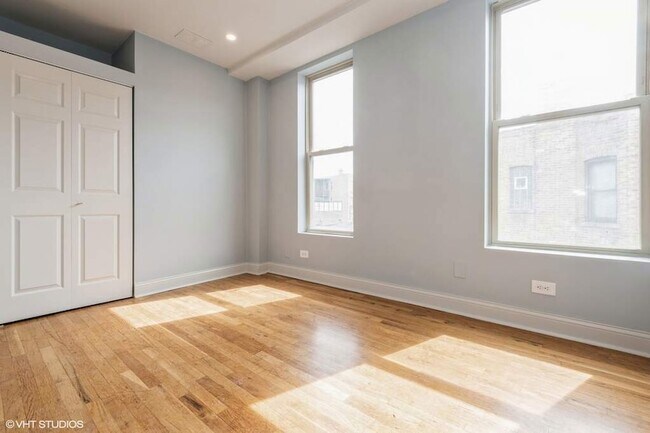 Building Photo - 1446 W Irving Park Rd