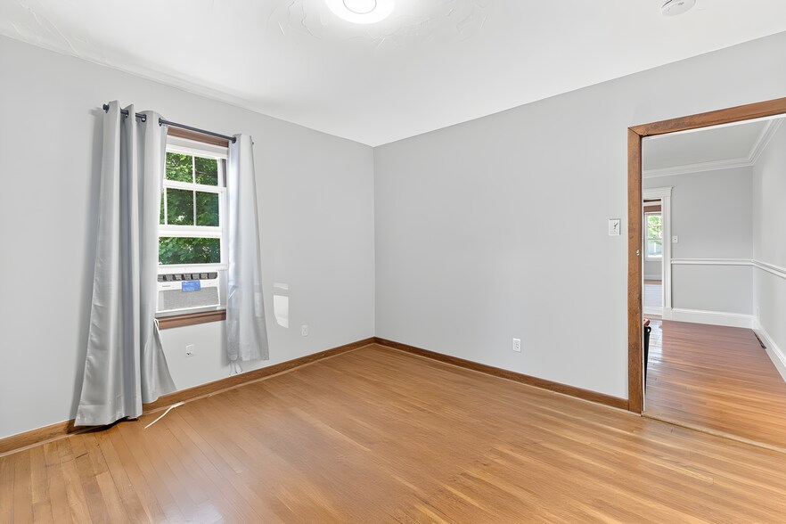 Building Photo - 99 Thorndike St