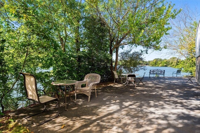 Building Photo - 24 S Bulfinch St