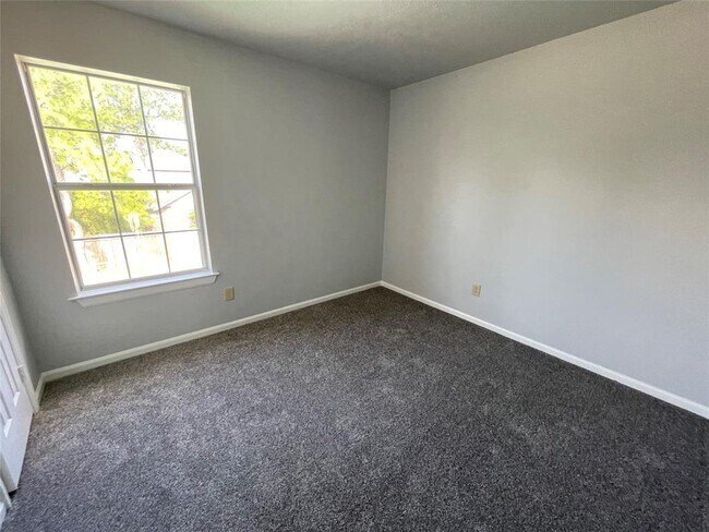 Building Photo - 14803 Silver Knight Ct