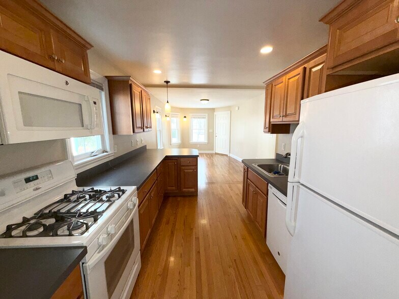 Building Photo - 28 Olney St