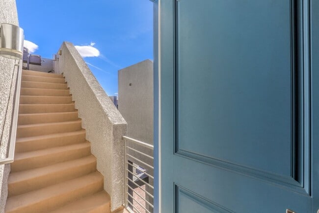 Building Photo - New Modern Gated House w/ Rooftop Deck