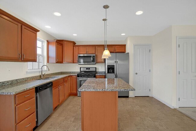 Building Photo - 5175 Winthrop Ave
