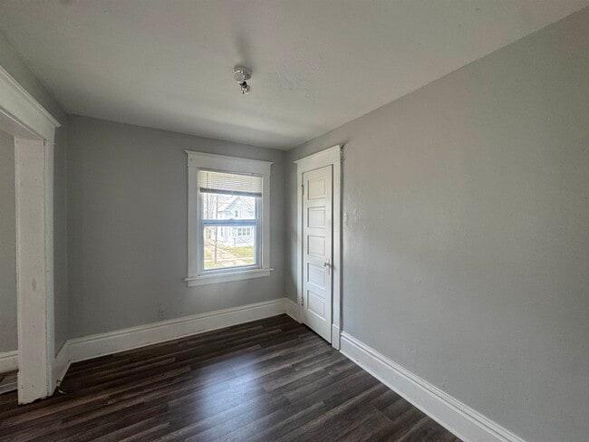 Building Photo - 321 Albert Ave