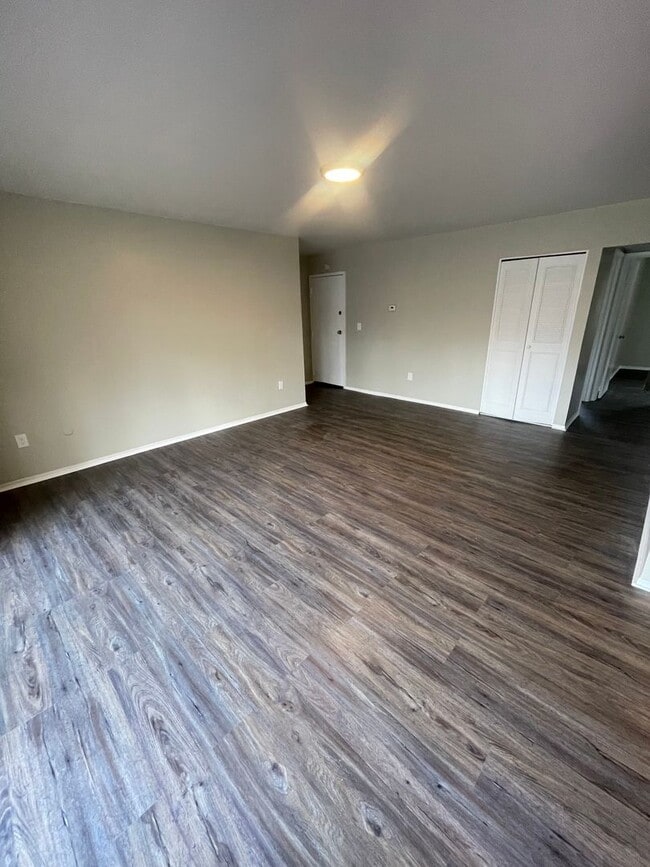 Building Photo - Recently Renovated 2 Bed, 1 Bath Condo for Lease NOW!
