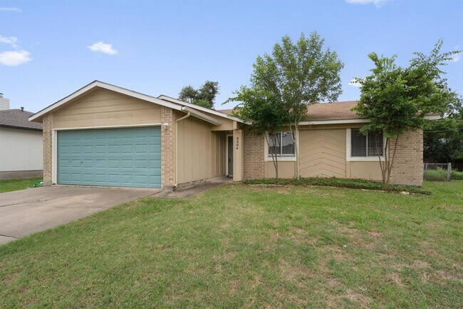 Building Photo - 2204 Silver Spur Dr
