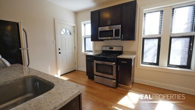 Building Photo - 1 bedroom in CHICAGO IL 60613