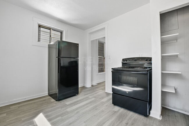 Building Photo - 2024 Lytle St