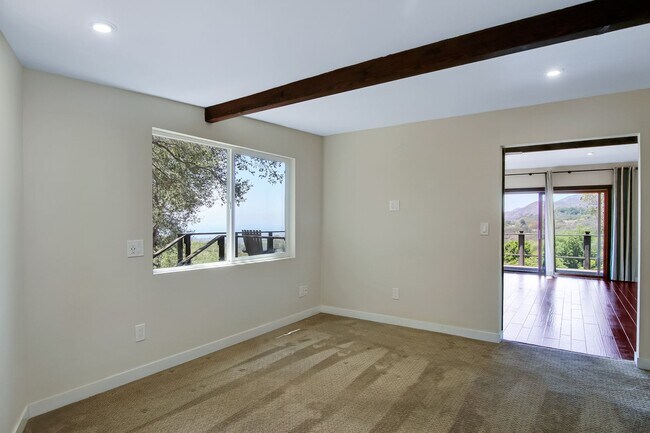 Building Photo - 3021 Hidden Valley Ln