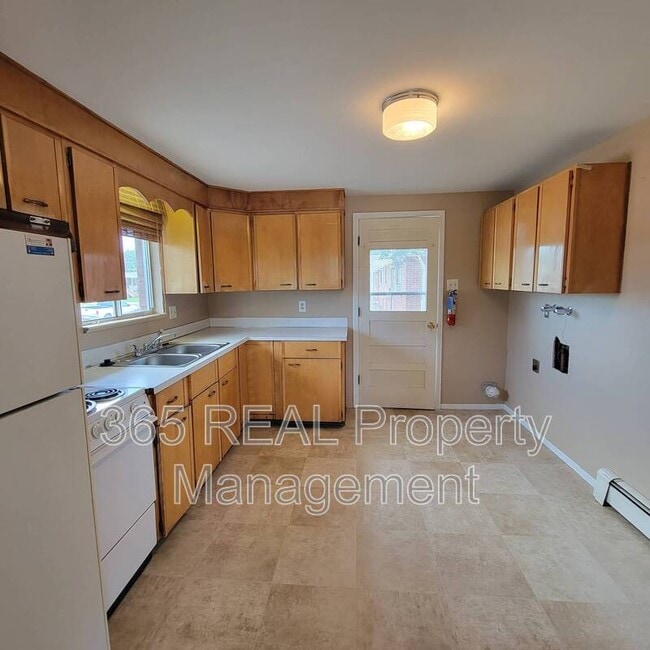 Building Photo - 2440 W 11th St