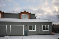Building Photo - 3 Bedroom South Anchorage Townhouse!